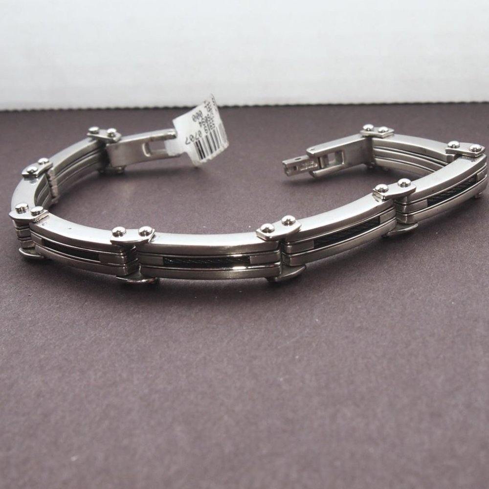 Heavy Solid Stainless Steel with Carbon Fiber Insert Men's Bracelet - Picture 4 of 4
